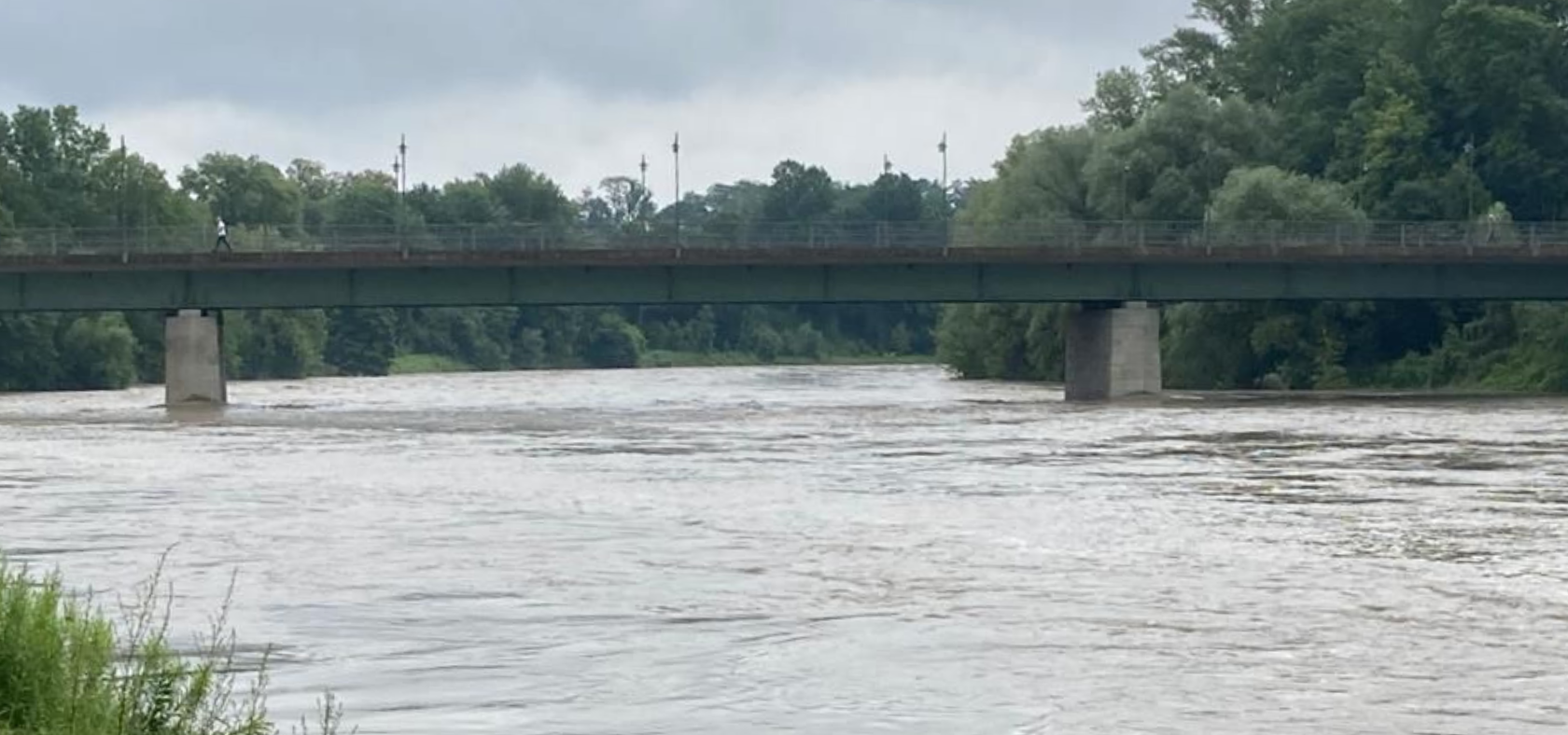 Hochwasser an der Innbrücke in Mühldorf